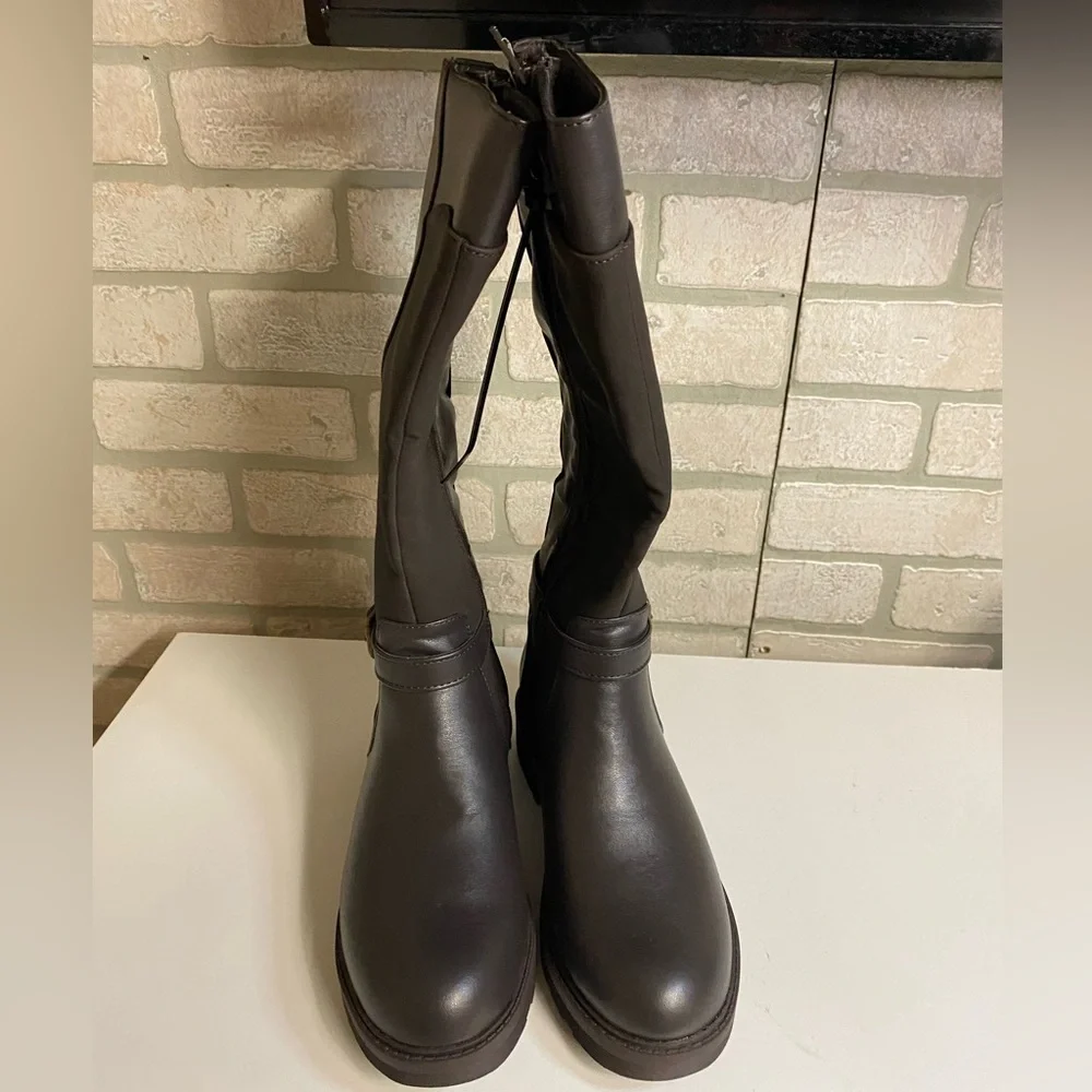 Easy Street Brown Knee-High Women's Boots 6 1/2 Plus Calf